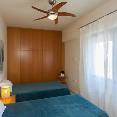Balcony To Big Blue Sea Apartment *